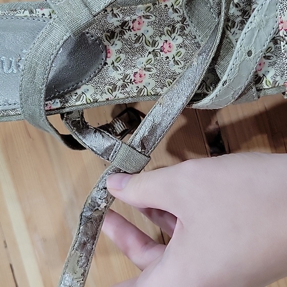 Mudd Wedge Heels 7 - Picture 6 of 7